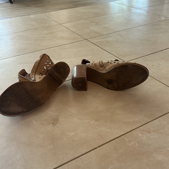 Barely worn Jeffrey Campbell Houdini heels - Picture 5 of 5